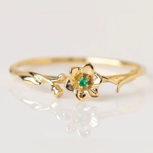 Solid gold emerald ring